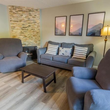 Family Bear Condos, Full King Suite, Kitchen, Pool Access Unit 103 Gatlinburg Buitenkant foto