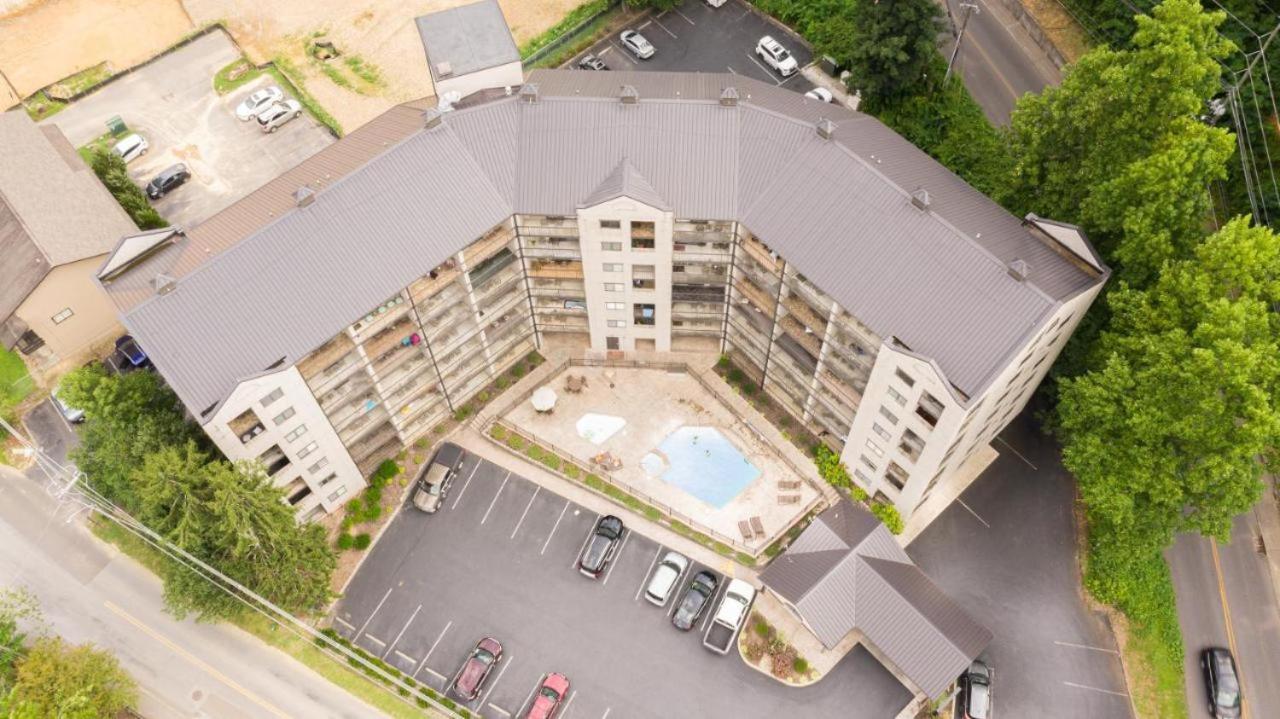 Family Bear Condos, Full King Suite, Kitchen, Pool Access Unit 103 Gatlinburg Buitenkant foto