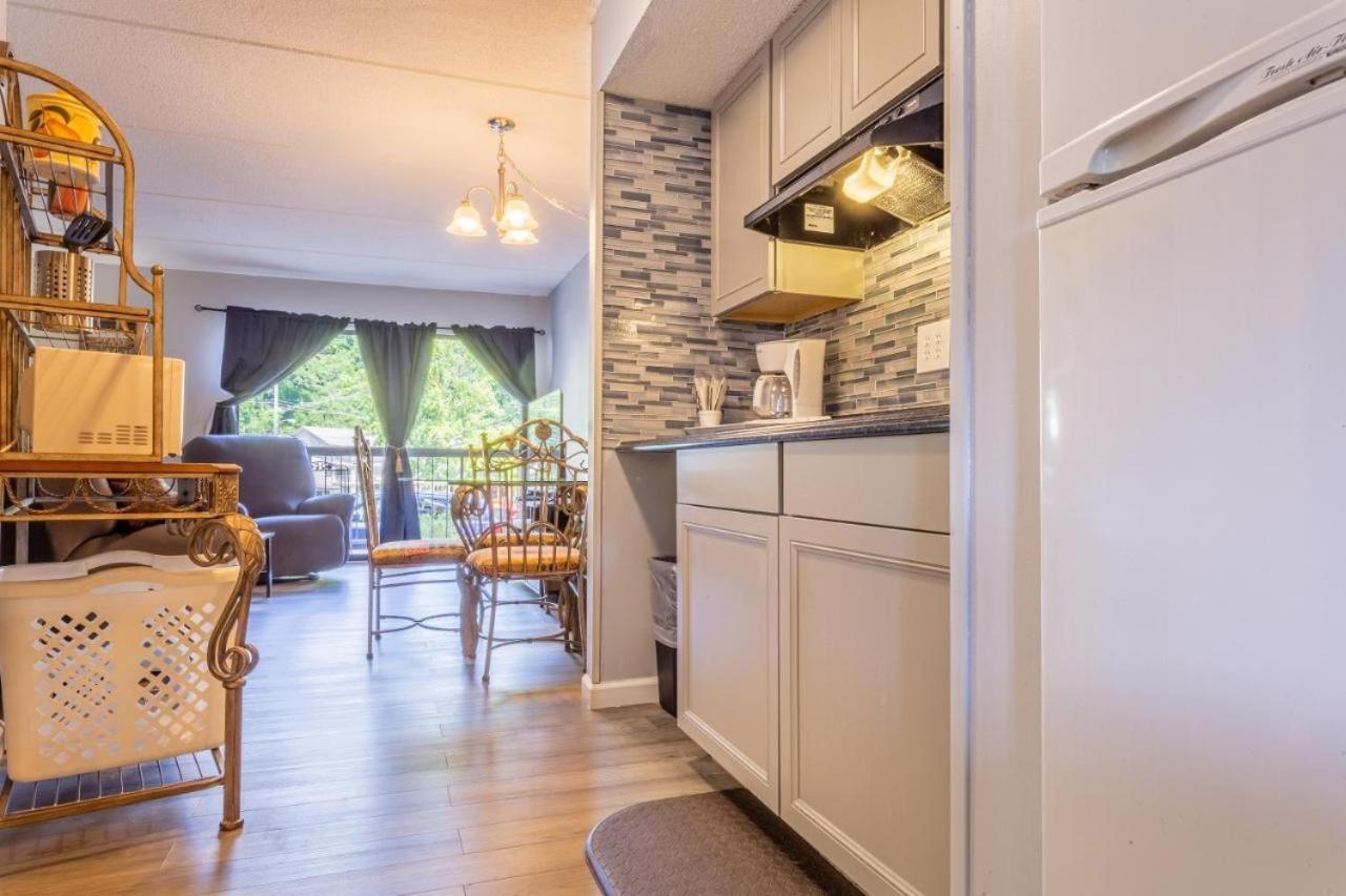 Family Bear Condos, Full King Suite, Kitchen, Pool Access Unit 103 Gatlinburg Buitenkant foto