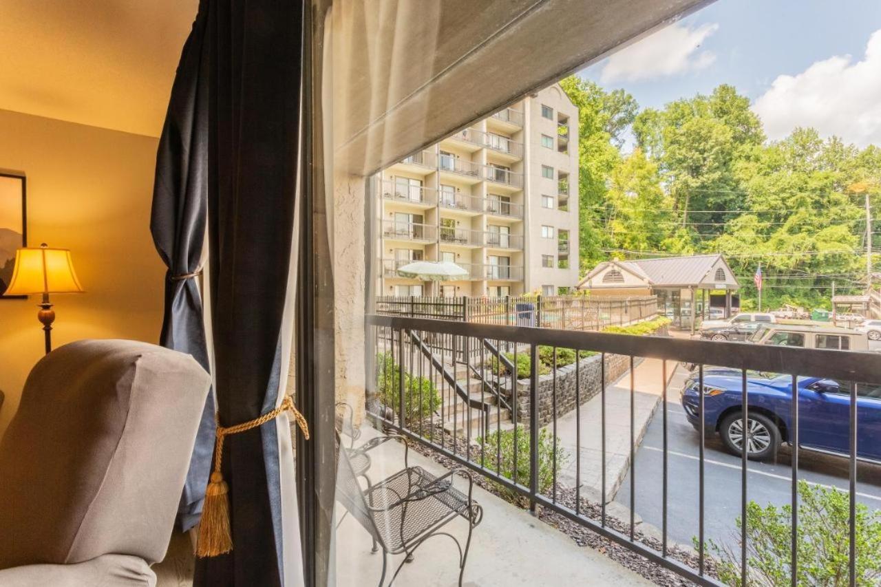 Family Bear Condos, Full King Suite, Kitchen, Pool Access Unit 103 Gatlinburg Buitenkant foto