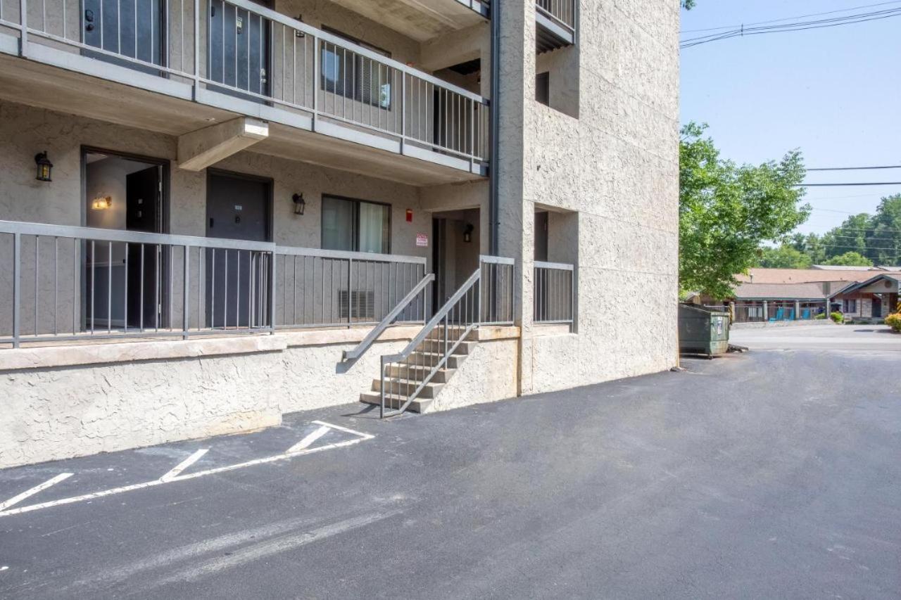 Family Bear Condos, Full King Suite, Kitchen, Pool Access Unit 103 Gatlinburg Buitenkant foto