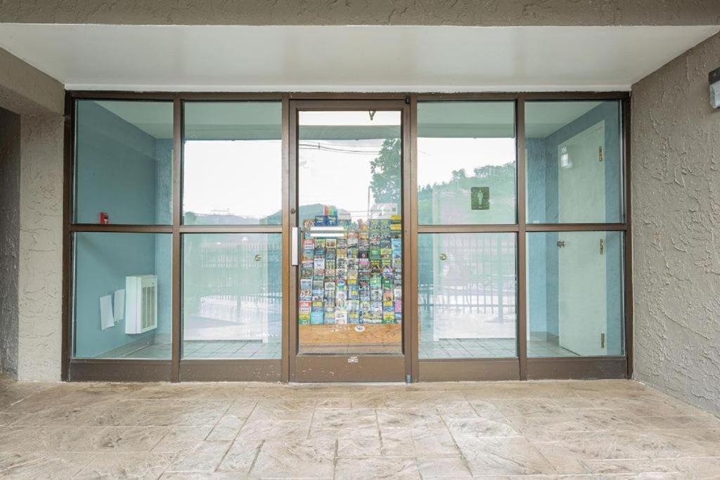 Family Bear Condos, Full King Suite, Kitchen, Pool Access Unit 103 Gatlinburg Buitenkant foto